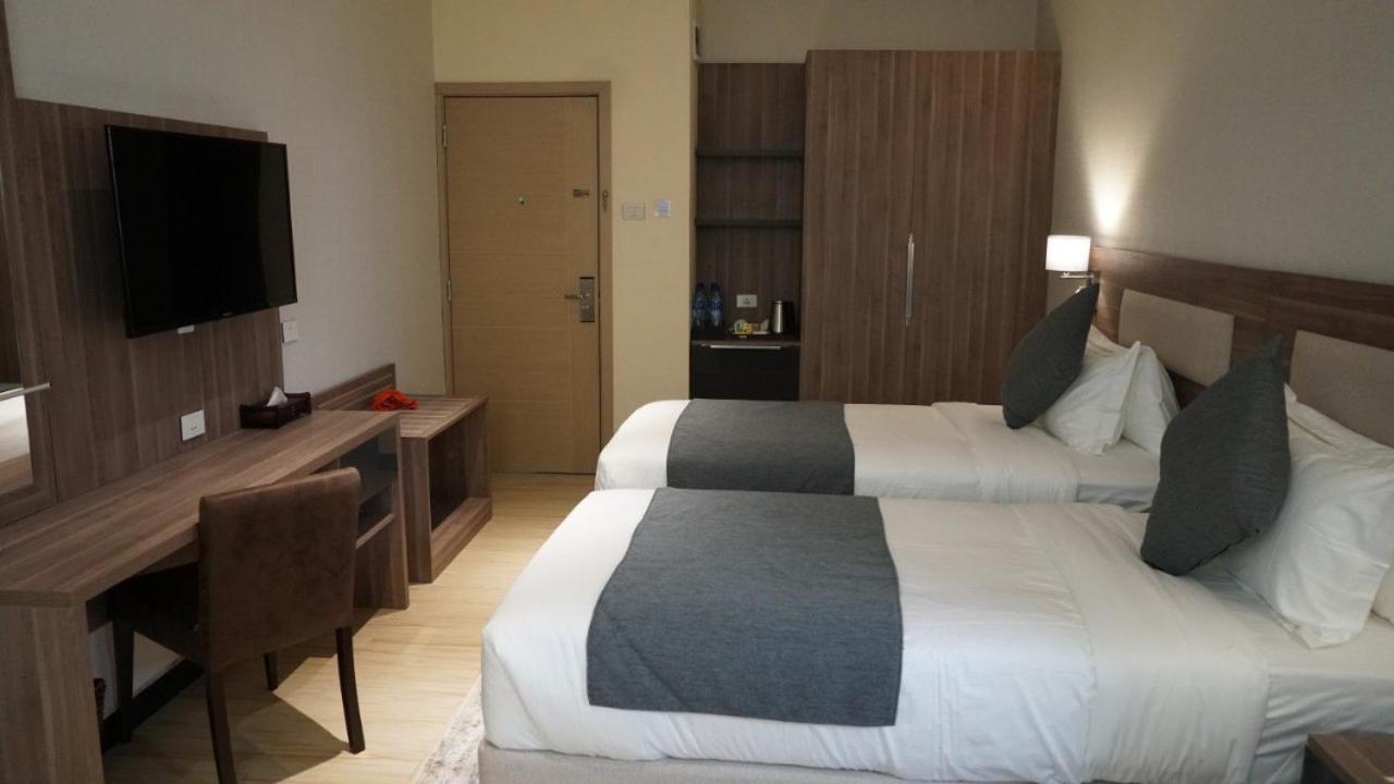 Triple E Hotel And Spa Addis Ababa Exterior photo