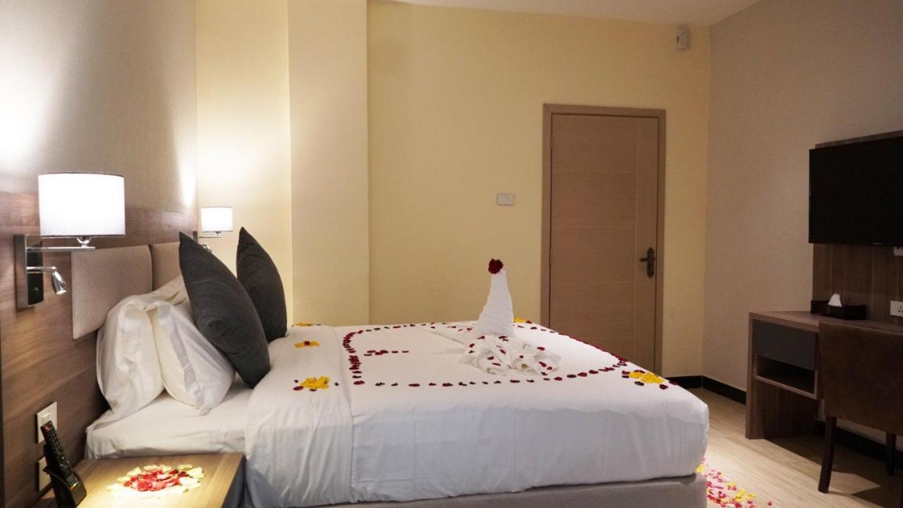 Triple E Hotel And Spa Addis Ababa Exterior photo